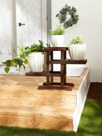 Zigzag Pallet Plant Stand